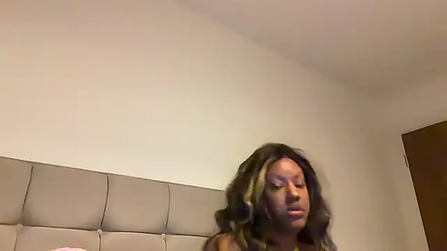 LavenderBuxton online show from April 2026 09:38:01 PM