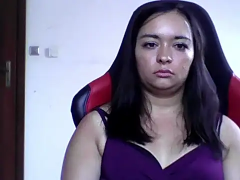 Snapshot of MeganGold chatting on May 2026 06:10:01 AM MeganGold online show from May 2026 06:10:01 AM