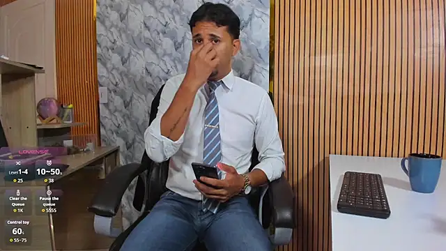 Snapshot of Hideintheoffice chatting on March 2026 01:00:01 PM Hideintheoffice online show from March 2026 01:00:01 PM