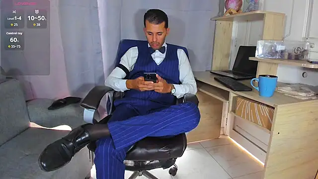 Snapshot of Hideintheoffice chatting on April 2026 12:36:01 PM Hideintheoffice online show from April 2026 12:36:01 PM