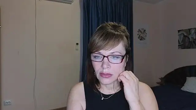 Snapshot of Miss_Moren chatting on November 2025 10:37:01 AM Miss Moren online show from November 2025 10:37:01 AM