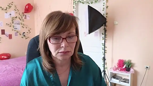 Snapshot of Miss_Moren chatting on March 2026 08:37:02 AM Miss Moren online show from March 2026 08:37:02 AM