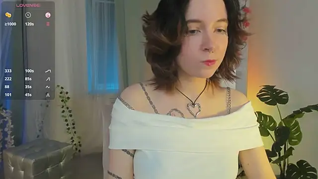 lilithlunna online show from February 2025 09:53:02 PM