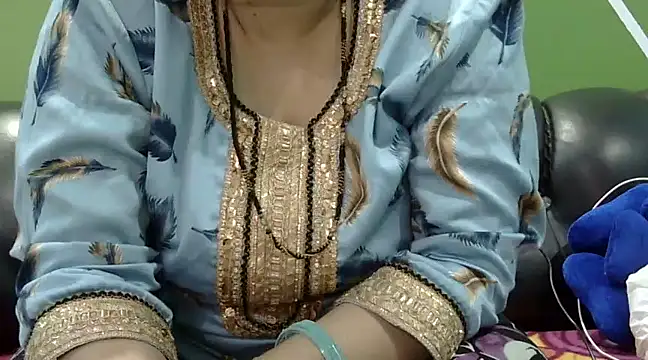 Housewife12 online show from March 2025 06:25:01 PM