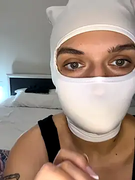 Nikki Hoee online show from November 2025 01:40:01 PM