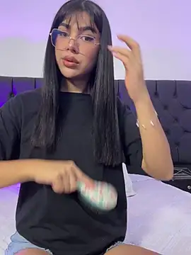 RoseCassie online show from November 2025 01:00:01 PM