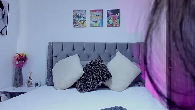 Sara Leblanc online show from December 2024 01:33:02 PM