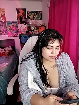 Snapshot of Pinky-Flower chatting on February 2026 03:33:01 PM Pinky-Flower online show from February 2026 03:33:01 PM