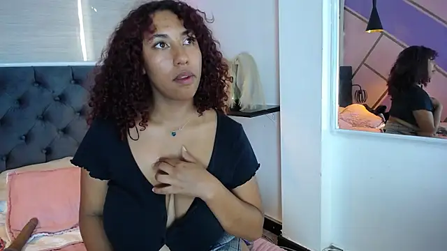 lauraltt online show from February 2025 07:10:01 PM