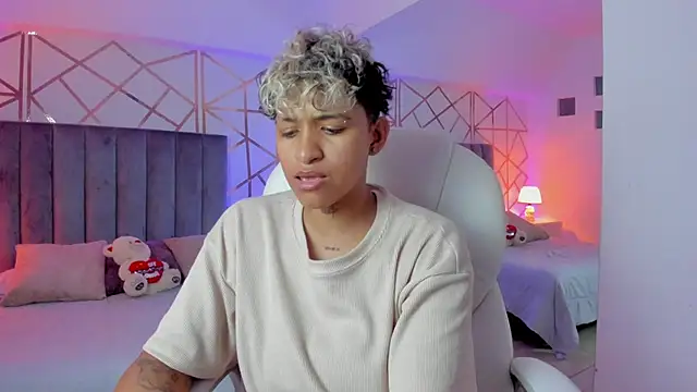 Snapshot of Dominick_jones chatting on January 2025 08:33:02 PM Dominick jones online show from January 2025 08:33:02 PM