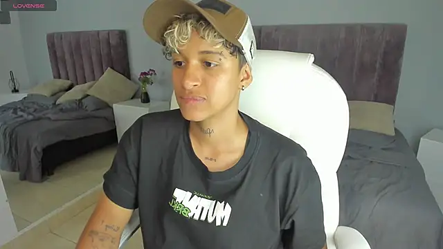 Snapshot of Dominick_jones chatting on January 2025 10:54:02 PM Dominick jones online show from January 2025 10:54:02 PM