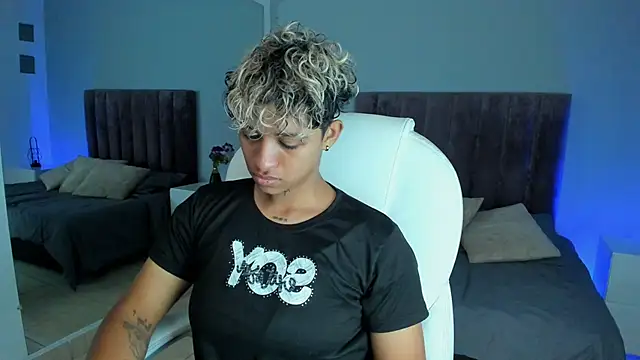 Snapshot of Dominick_jones chatting on January 2025 01:25:02 PM Dominick jones online show from January 2025 01:25:02 PM