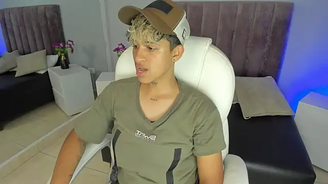 Snapshot of Dominick_jones chatting on January 2025 09:08:02 PM Dominick jones online show from January 2025 09:08:02 PM