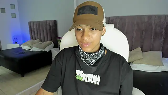 Snapshot of Dominick_jones chatting on January 2025 11:25:01 PM Dominick jones online show from January 2025 11:25:01 PM