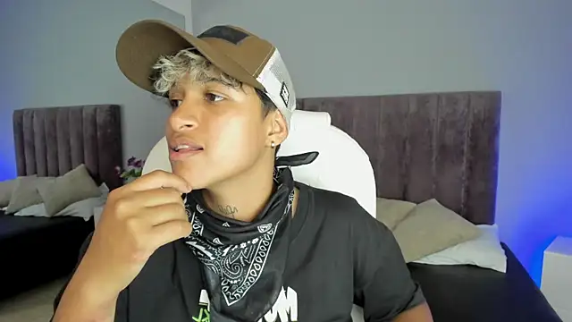 Snapshot of Dominick_jones chatting on January 2025 02:27:01 AM Dominick jones online show from January 2025 02:27:01 AM