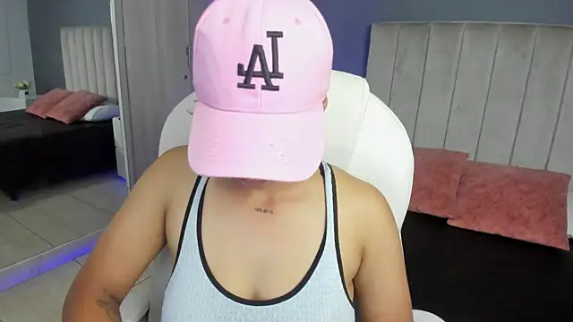 Snapshot of Dominick_jones chatting on January 2025 02:15:01 AM Dominick jones online show from January 2025 02:15:01 AM