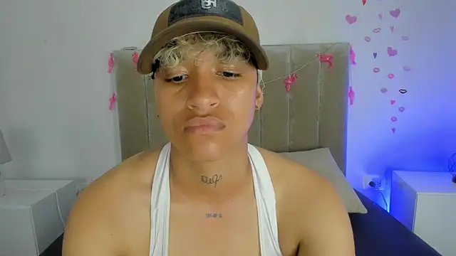 Snapshot of Dominick_jones chatting on February 2025 10:55:01 PM Dominick jones online show from February 2025 10:55:01 PM