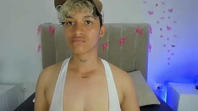 Snapshot of Dominick_jones chatting on February 2025 01:55:02 AM Dominick jones online show from February 2025 01:55:02 AM