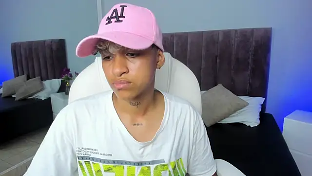 Snapshot of Dominick_jones chatting on February 2025 07:59:02 PM Dominick jones online show from February 2025 07:59:02 PM