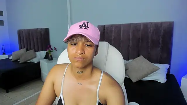 Snapshot of Dominick_jones chatting on February 2025 11:03:02 PM Dominick jones online show from February 2025 11:03:02 PM