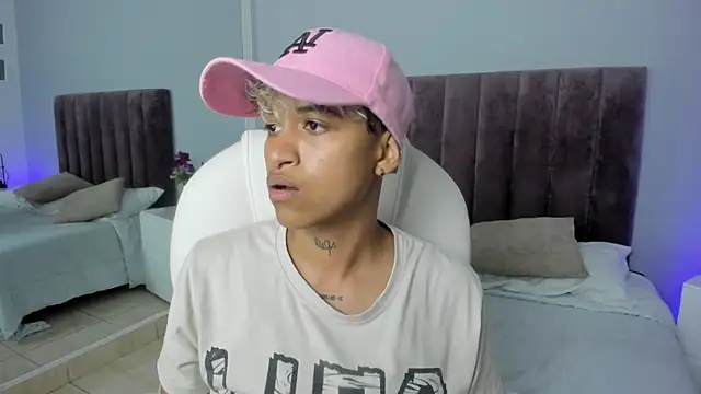 Snapshot of Dominick_jones chatting on February 2025 11:24:01 PM Dominick jones online show from February 2025 11:24:01 PM