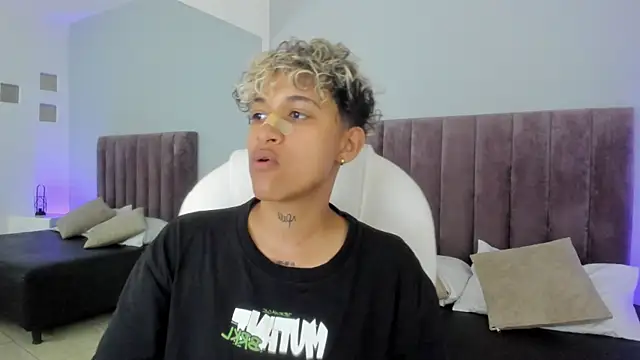 Snapshot of Dominick_jones chatting on February 2025 09:46:01 PM Dominick jones online show from February 2025 09:46:01 PM