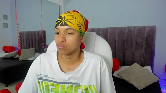 Snapshot of Dominick_jones chatting on February 2025 09:37:01 PM Dominick jones online show from February 2025 09:37:01 PM