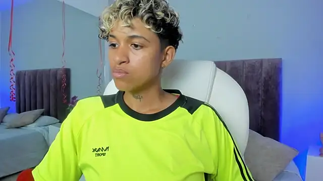 Snapshot of Dominick_jones chatting on February 2025 11:42:01 PM Dominick jones online show from February 2025 11:42:01 PM