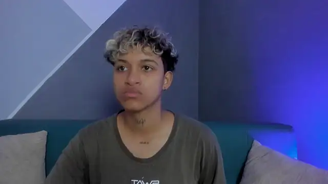 Snapshot of Dominick_jones chatting on February 2025 04:42:02 PM Dominick jones online show from February 2025 04:42:02 PM