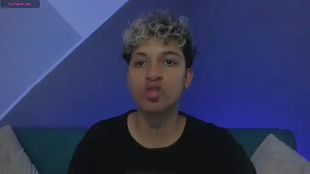 Snapshot of Dominick_jones chatting on March 2025 02:55:01 PM Dominick jones online show from March 2025 02:55:01 PM