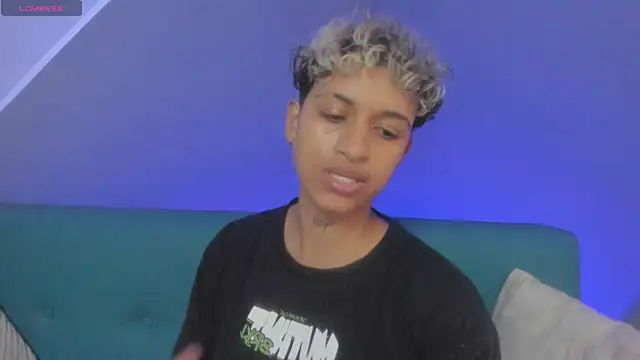 Snapshot of Dominick_jones chatting on March 2025 06:00:02 PM Dominick jones online show from March 2025 06:00:02 PM