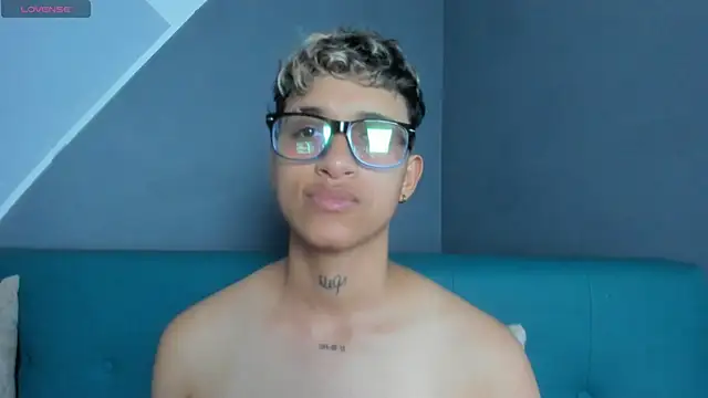 Snapshot of Dominick_jones chatting on March 2025 11:49:01 PM Dominick jones online show from March 2025 11:49:01 PM