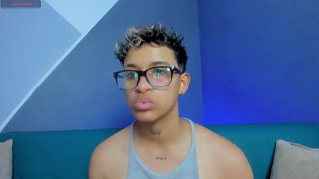 Snapshot of Dominick_jones chatting on March 2025 06:11:02 PM Dominick jones online show from March 2025 06:11:02 PM