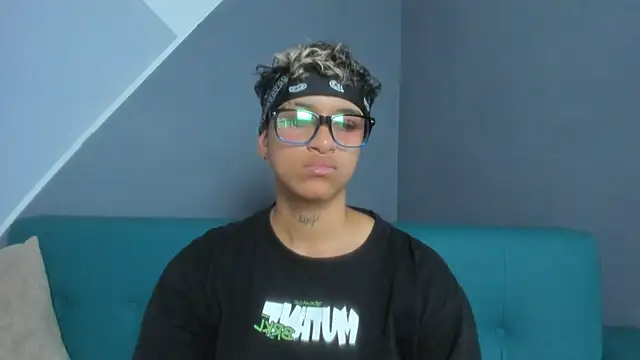 Snapshot of Dominick_jones chatting on March 2025 06:59:02 PM Dominick jones online show from March 2025 06:59:02 PM