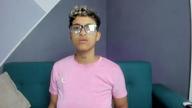 Snapshot of Dominick_jones chatting on March 2025 10:18:02 PM Dominick jones online show from March 2025 10:18:02 PM