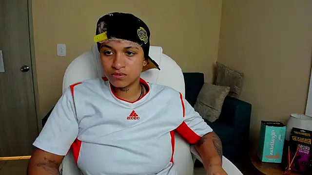 Snapshot of Dominick_jones chatting on September 2025 06:08:02 PM Dominick jones online show from September 2025 06:08:02 PM