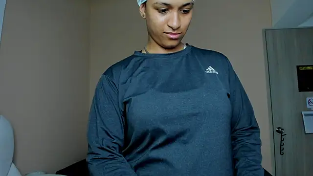 Snapshot of Dominick_jones chatting on September 2025 04:23:01 AM Dominick jones online show from September 2025 04:23:01 AM