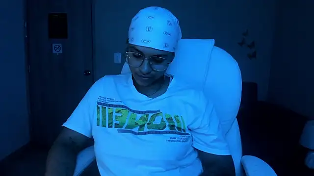 Snapshot of Dominick_jones chatting on October 2025 11:58:02 PM Dominick jones online show from October 2025 11:58:02 PM