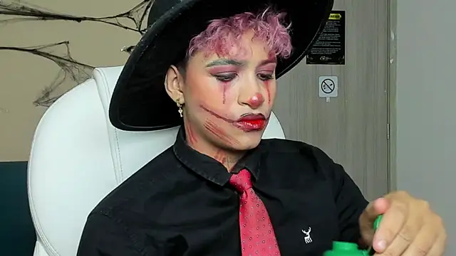 Snapshot of Dominick_jones chatting on October 2025 04:22:02 AM Dominick jones online show from October 2025 04:22:02 AM