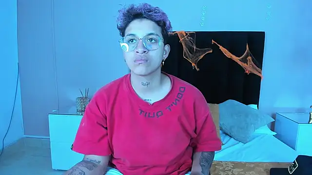 Snapshot of Dominick_jones chatting on October 2025 06:25:01 AM Dominick jones online show from October 2025 06:25:01 AM