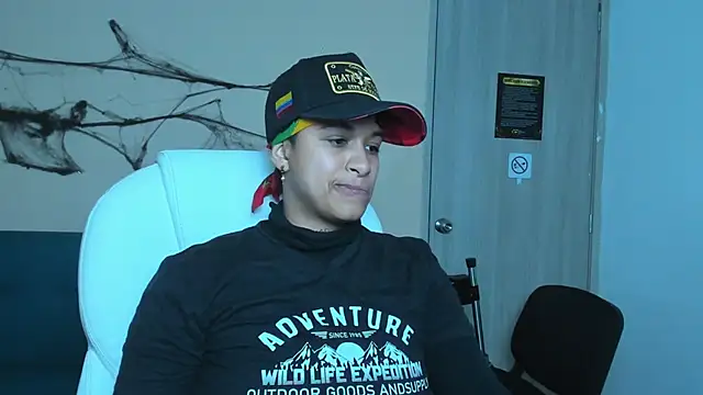 Snapshot of Dominick_jones chatting on October 2025 05:32:02 AM Dominick jones online show from October 2025 05:32:02 AM