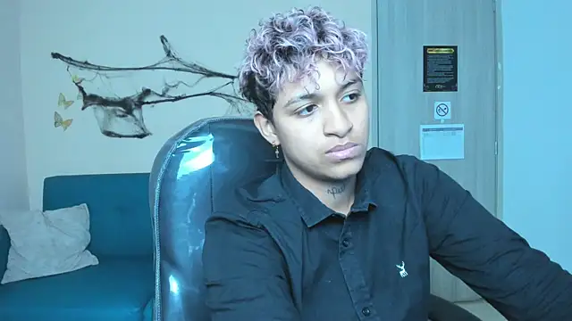 Snapshot of Dominick_jones chatting on October 2025 05:30:01 AM Dominick jones online show from October 2025 05:30:01 AM