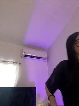 Snapshot of Lily_Woodz chatting on July 2026 07:13:01 PM Lily Woodz online show from July 2026 07:13:01 PM
