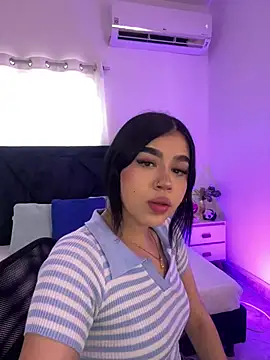 Snapshot of Lily_Woodz chatting on July 2026 07:06:02 PM Lily Woodz online show from July 2026 07:06:02 PM