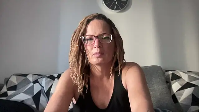 Snapshot of skarfos1babe69 chatting on December 2024 10:03:02 PM skarfos1babe69 online show from December 2024 10:03:02 PM