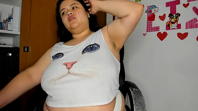 Snapshot of lizzie_c chatting on February 2025 02:12:01 PM lizzie c online show from February 2025 02:12:01 PM