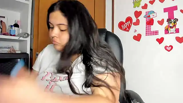 Snapshot of lizzie_c chatting on February 2025 07:32:02 PM lizzie c online show from February 2025 07:32:02 PM