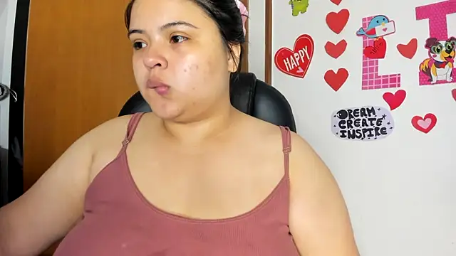 Snapshot of lizzie_c chatting on February 2025 07:17:02 PM lizzie c online show from February 2025 07:17:02 PM