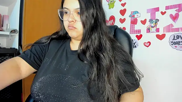 Snapshot of lizzie_c chatting on March 2025 06:43:01 AM lizzie c online show from March 2025 06:43:01 AM