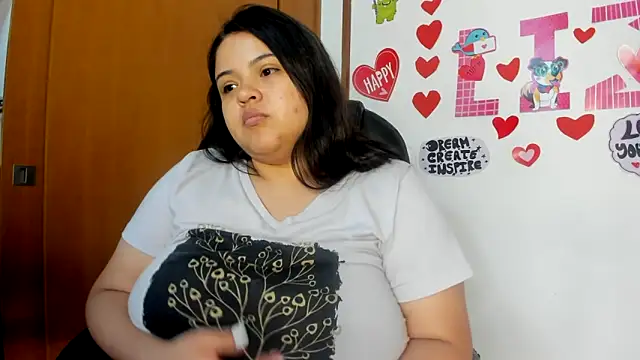 Snapshot of lizzie_c chatting on March 2025 09:24:02 AM lizzie c online show from March 2025 09:24:02 AM